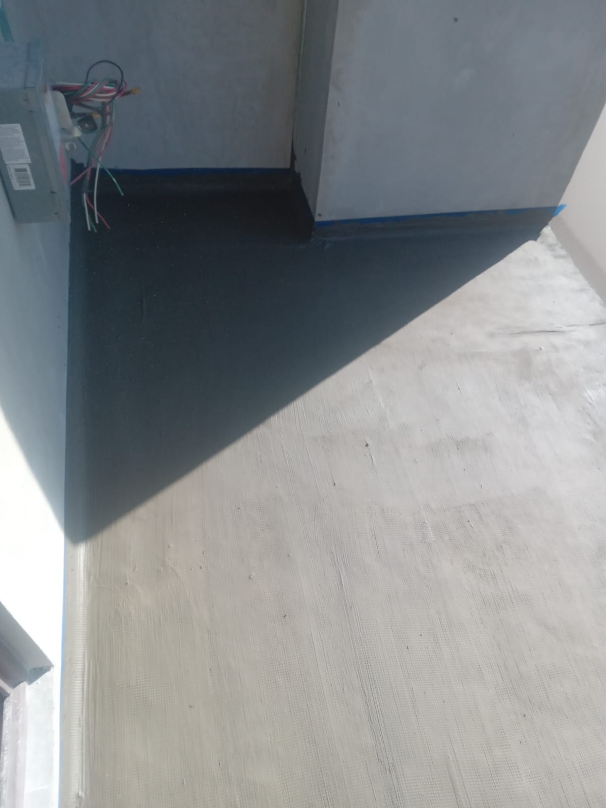 Pared impermeabilizada sin humedad, protegida contra lluvias y desgaste